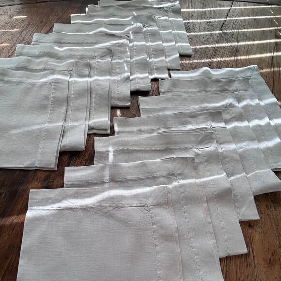 Kim Seybert Set of 15 Grey 100% Linen Napkins with Silver Running Stitch - Picture 2 of 10